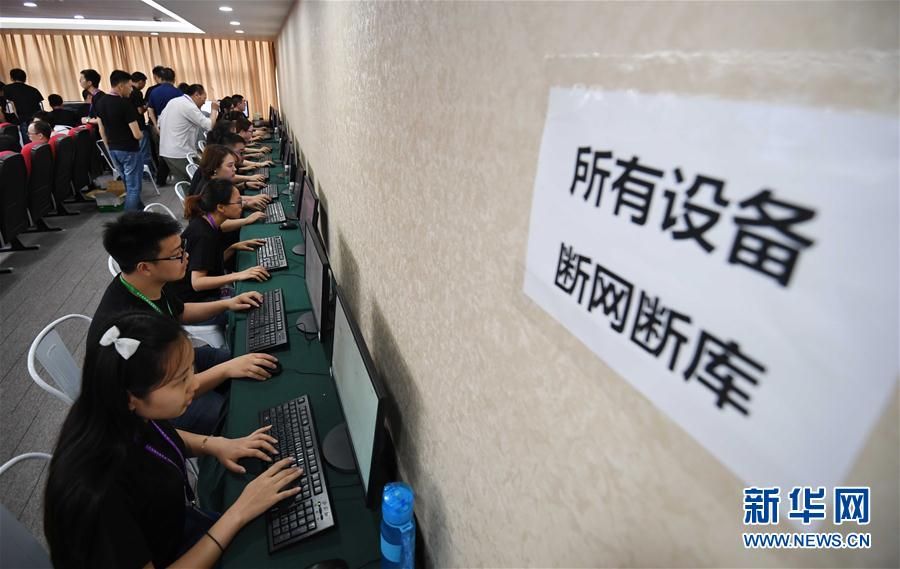 成都人工智能机器人挑战今年高考数学