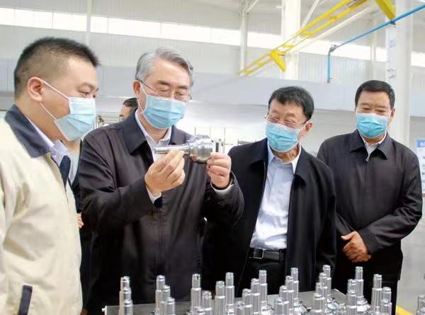 省人大常委会副主任穆为民赴远东调研